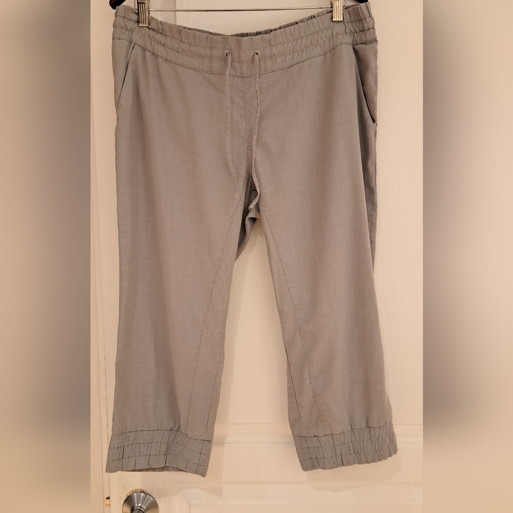 MEC Women's Light Gray Cropped Pants